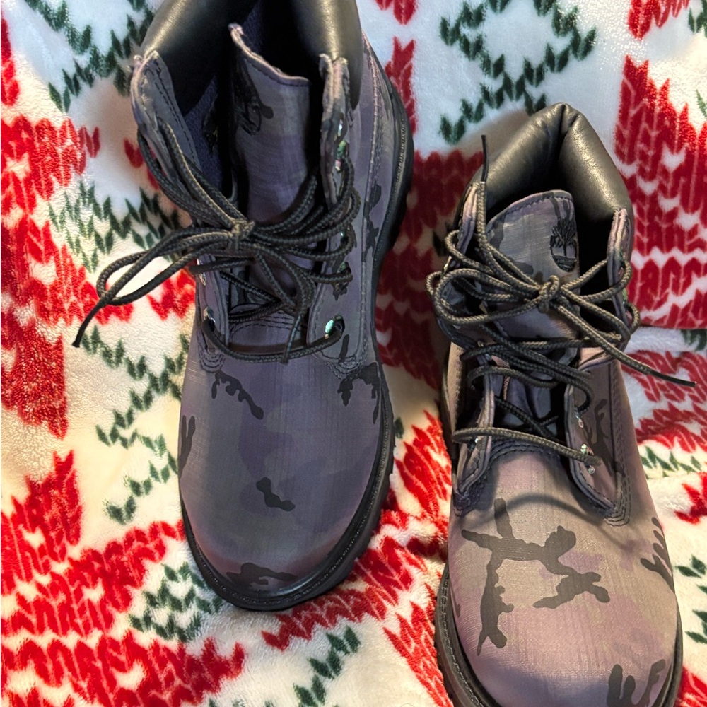 Camouflage Lace-Up Boots